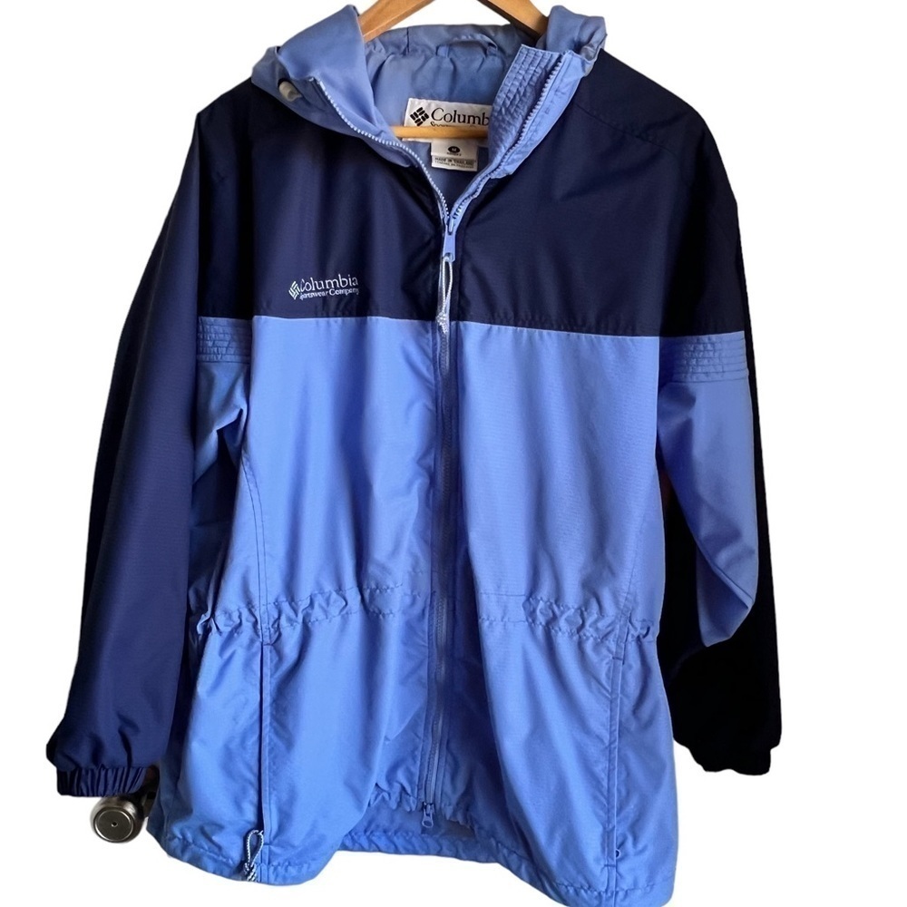 Columbia Sportswear Co. Women’s Size M. Light Weight Jacket.  Light Blue/Navy